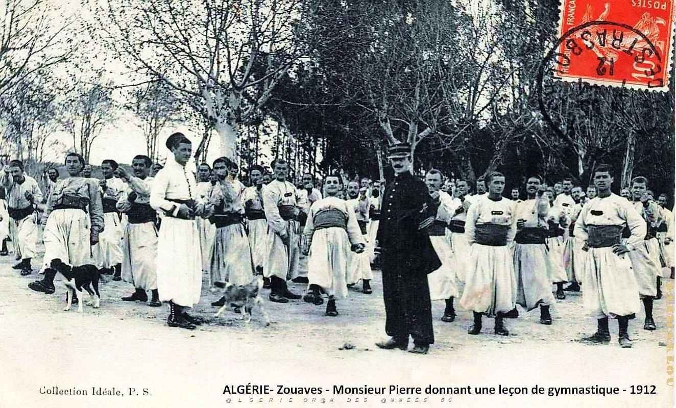 Algerie - Zouaves - Mr Pierre donnant Lecon de Gymnastique.jpg